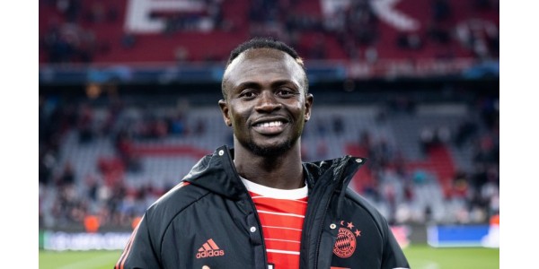 Fotball bringer ære til spillere og økonomisk utvikling til landet